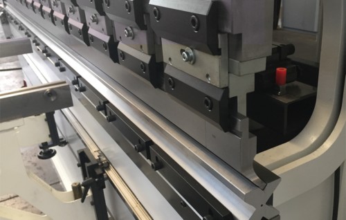 Bending tools installed on a press brake